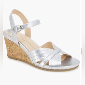 NWT Reaction Kenneth Cole Size 9M Silver Gomi Wedge Sandal‎